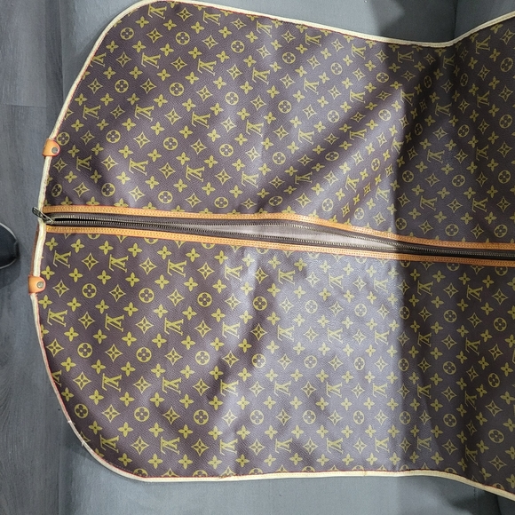 Louis Vuitton  garmet carrier - Picture 10 of 15